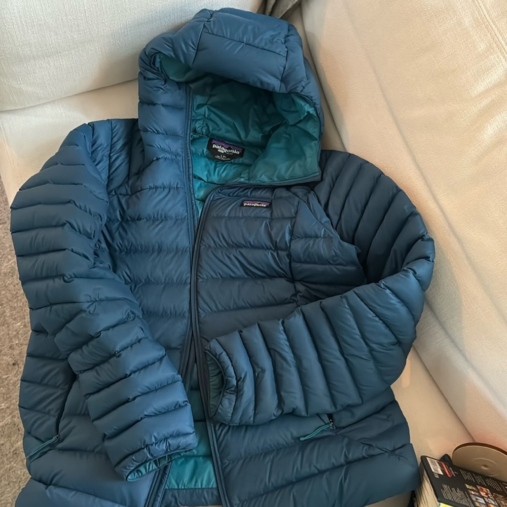 Women’s Patagonia down sweater hoody